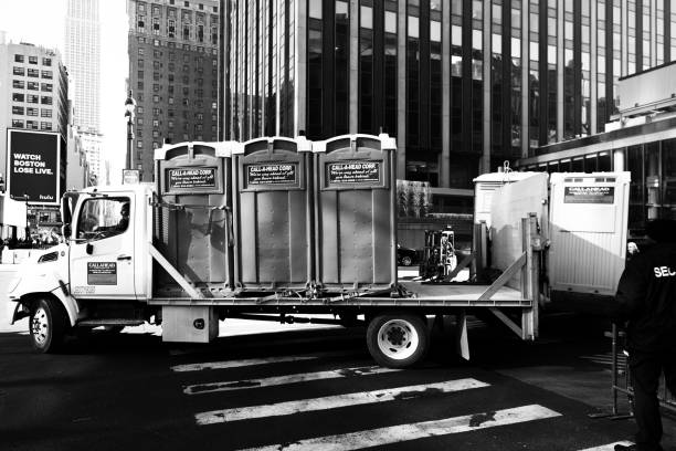 Porta potty delivery and setup in Olney, IL